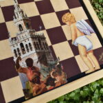 Collage analógico con piezas de ajedrez